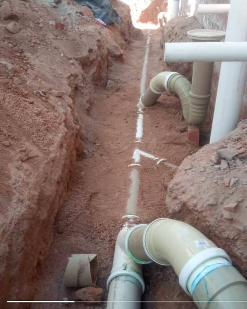 Luxury swimming pool plumbing and filtration by FrankMus Construction