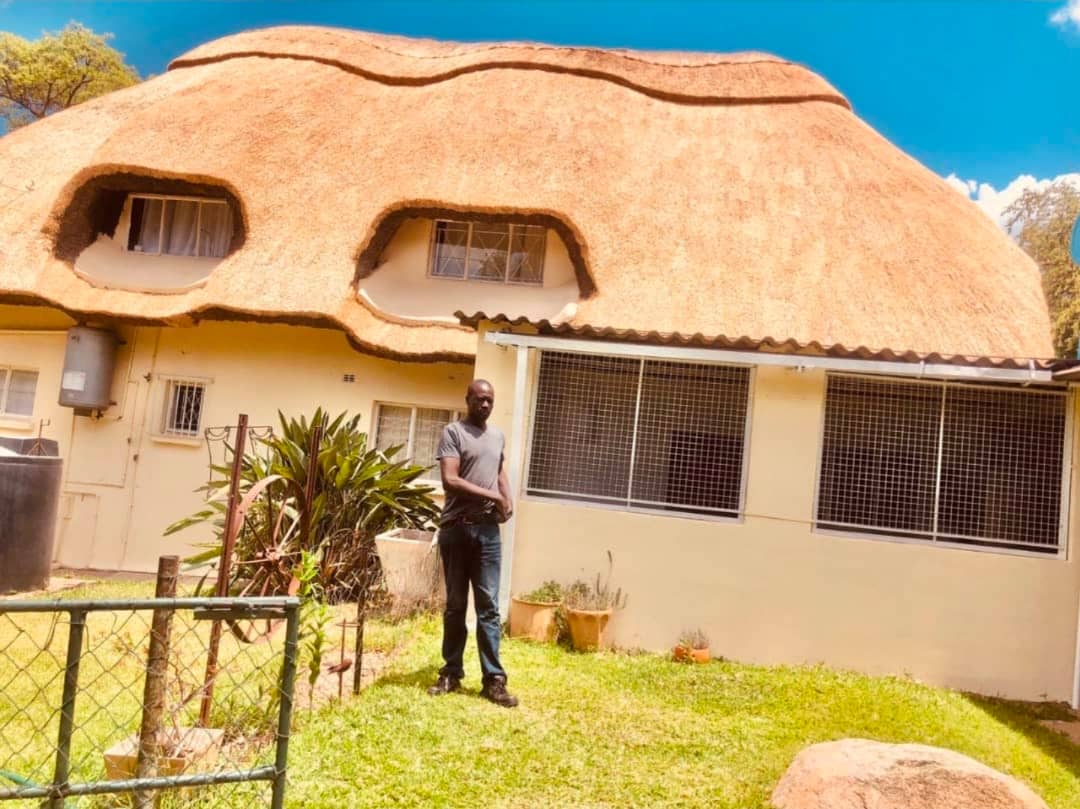 Thatched roofing and lapa installation by FrankMus Construction